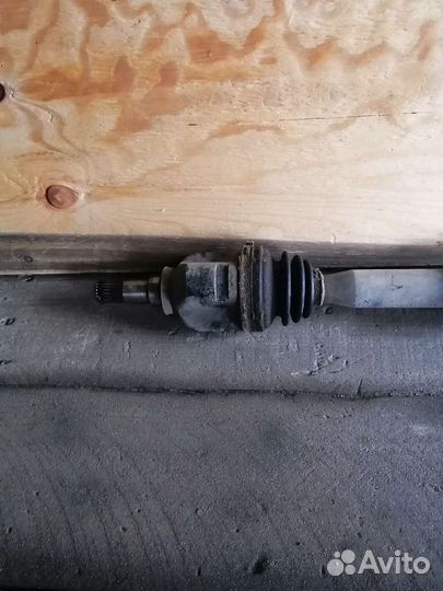 Передний правый привод от Тойоты Короллы 2010 года