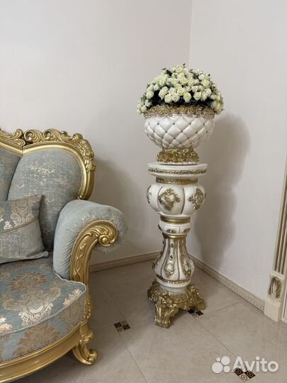 Цветы в вазах