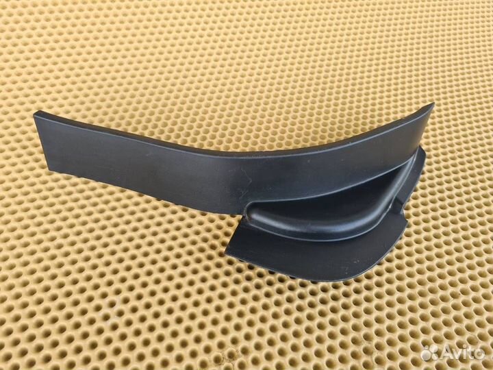 Накладка фонаря задняя правая Infiniti Ex25 Ex35