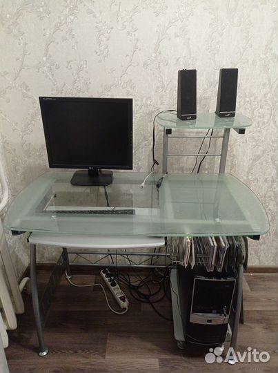 Компьютерный стол
