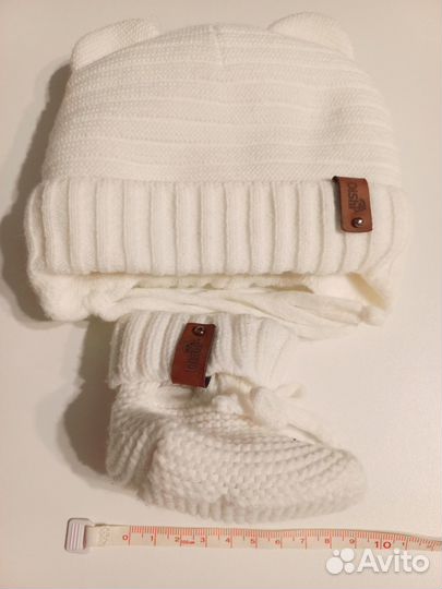 Шапка и пинетки для новорождённых