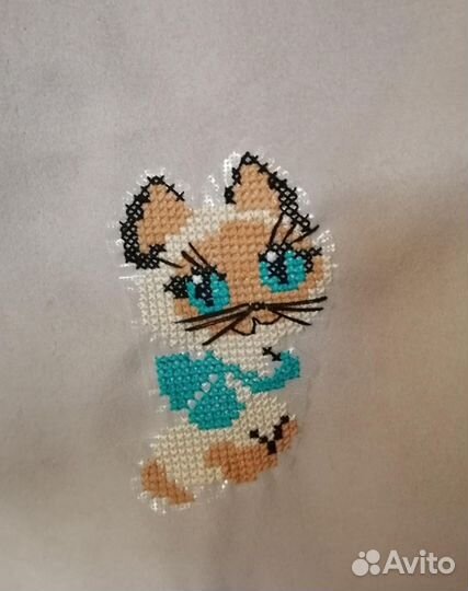 Ручная вышивка крестиком на одежде