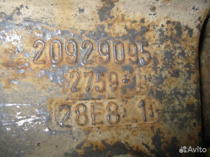 Кронштейн передней рессоры задний правый 20929095