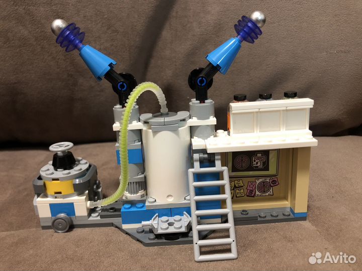 Lego Hidden Side 70418 - Лаборатория призраков