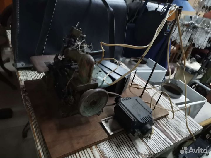 Электро оверлок. Швейные машины