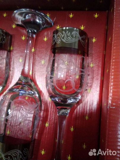 Набор бокалов и стаканчиков