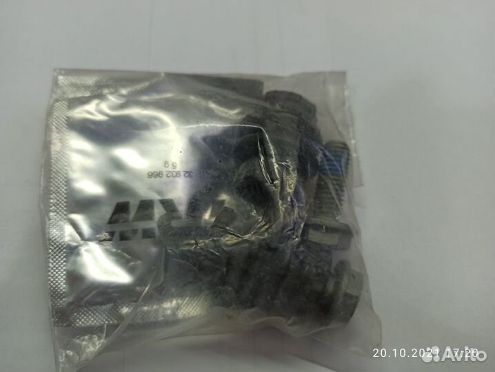 Пыльник направляющей тормозного суппорта Опель