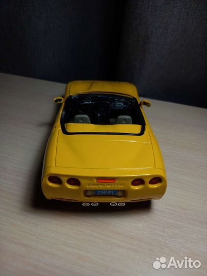 Chevrolet corvette 1997 машина моделька