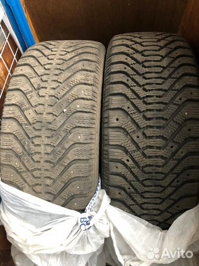 Goodyear UltraGrip 500 215/55 R17 98B