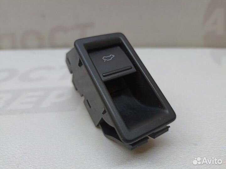 Кнопка открывания багажника Volkswagen Jetta A6
