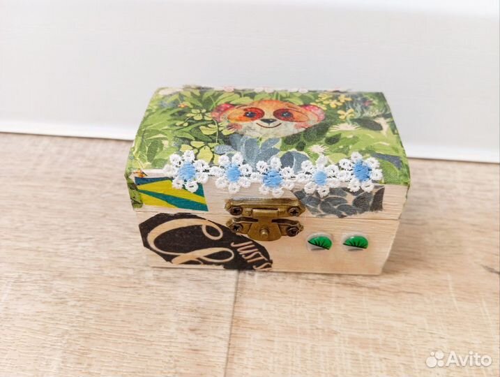 Деревянная шкатулка