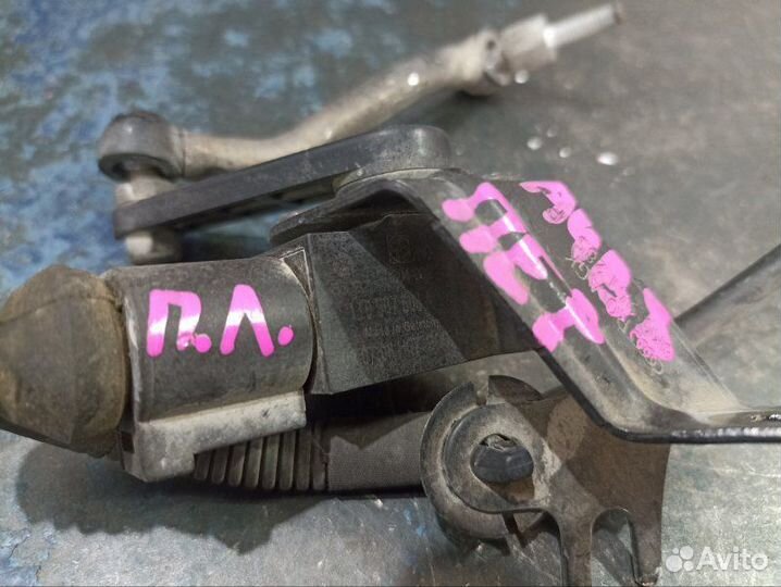 Датчик подвески передний левый Audi A4 B8