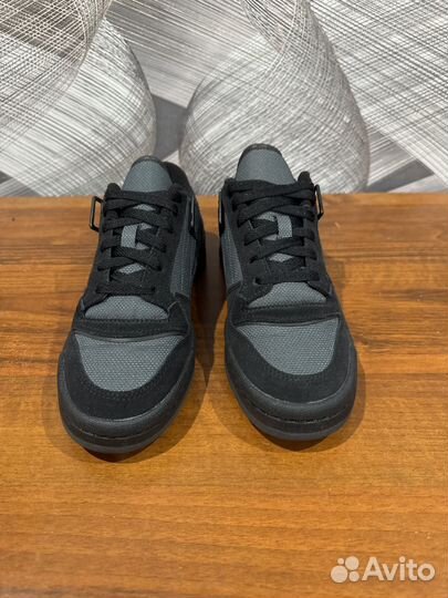 Кроссовки Adidas forum размер 37