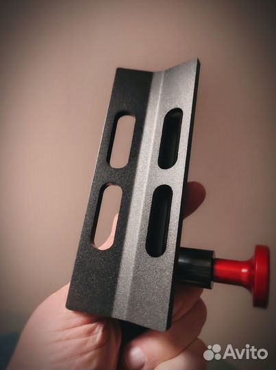 Быстросъемное крепление для огнетушителя