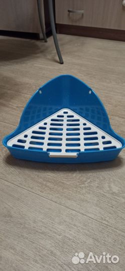 Лоток угловой для кроликов и кошек