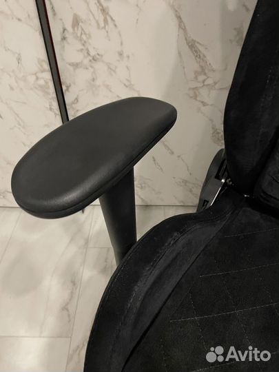 Компьютерное кресло knight outrider