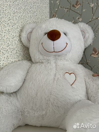 Огромный плюшевый медведь