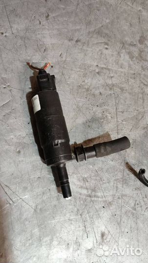 Насос (моторчик) омывателя фар Volkswagen Tiguan