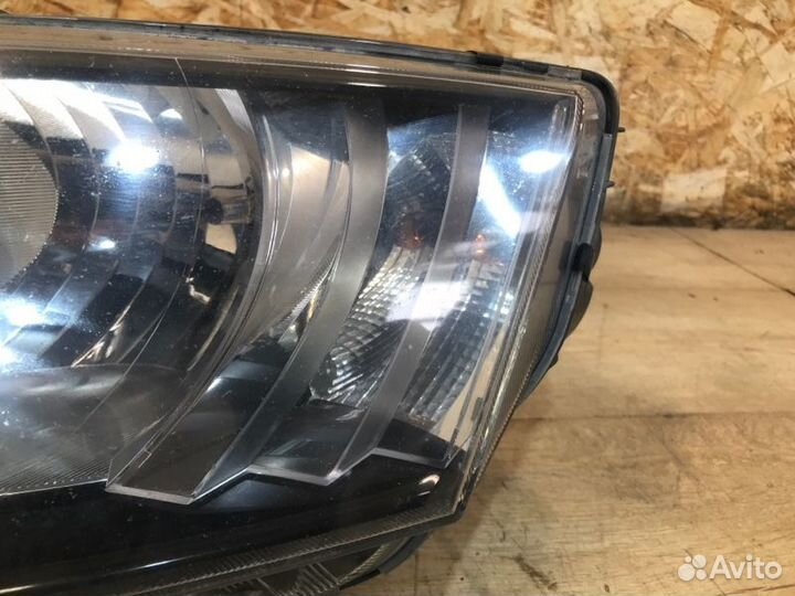 Фара передняя левая Skoda Octavia A7 liftback 1.4