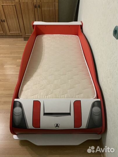 Детская кровать машина с матрасом