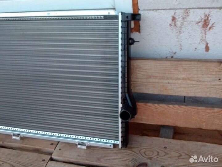 Бмв Е39 радиатор охлаждения 17111436060