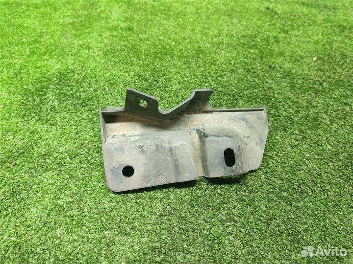 Брызговик задний левый Ford Kuga 2008-2012