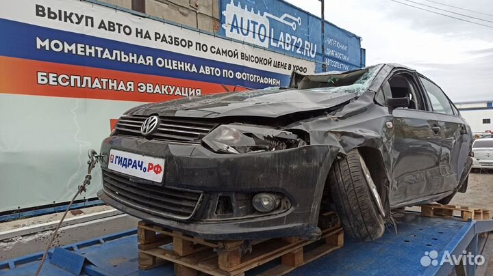 Кронштейн переднего рычага левый Volkswagen Polo S