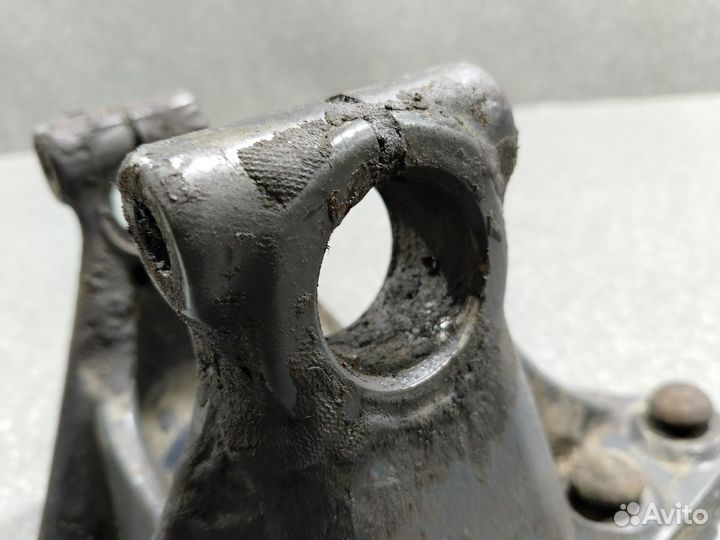 Кронштейн рессоры крепление под болт M16 scania