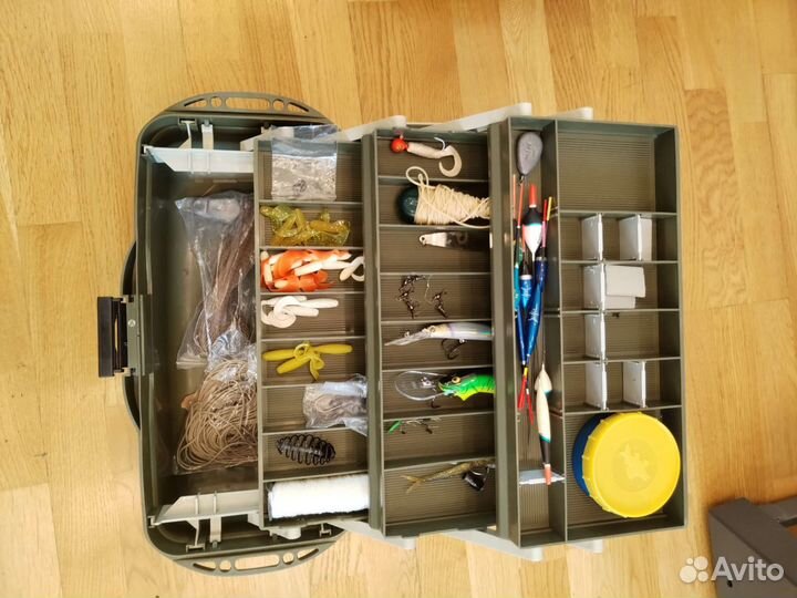 Контейнер со снастями рыболовный