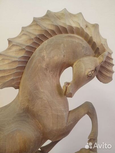 Статуэтка из дерева, конь деревянный