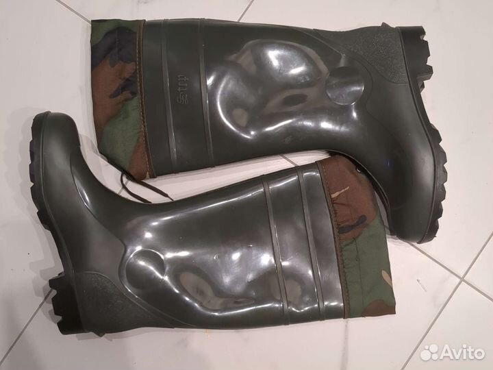 Резиновые сапоги новые 42 размер