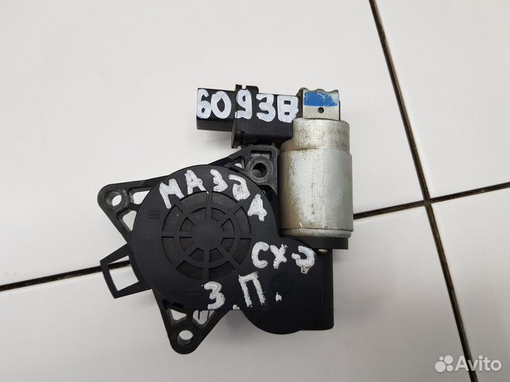 Моторчик стеклоподъемника задний правый