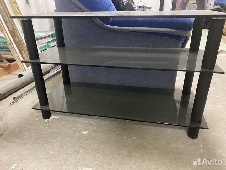 Стеклянный журнальный столик