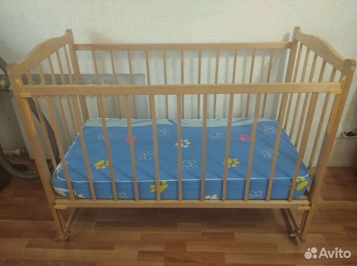 Детская кроватка