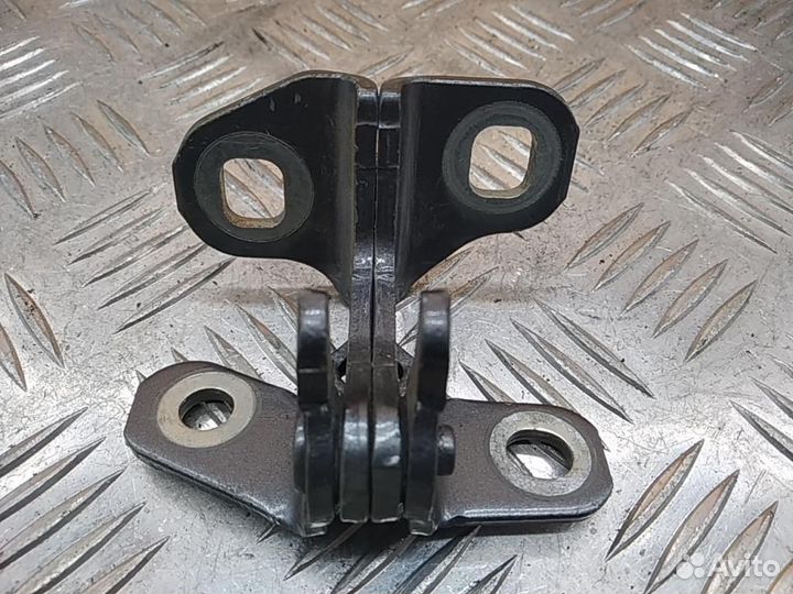 Петля двери Chevrolet Cruze