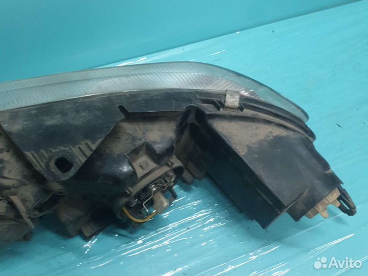 Правая фара peugeot 406