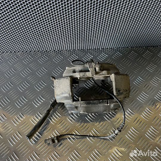 Суппорт тормозной передний левый Mercedes-Benz S-к