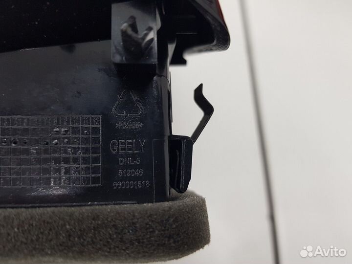 Дефлектор воздушный правый (Geely Tugella)