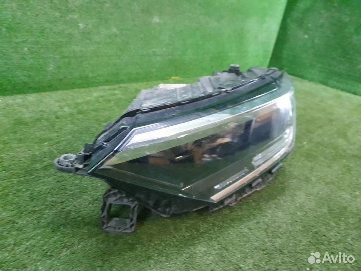 Фара левая Volkswagen Polo