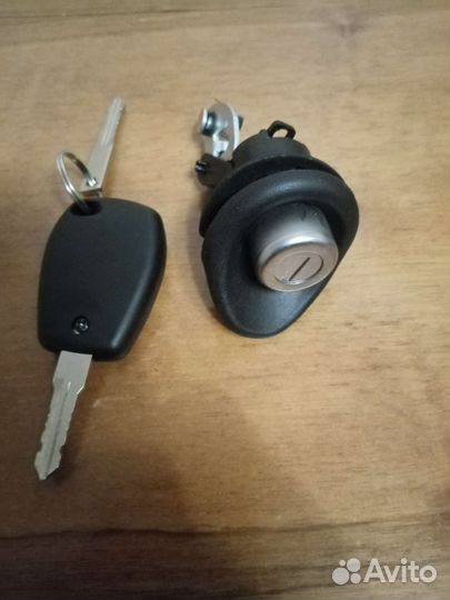 Личина замка багажника Renault logan 1 поколение