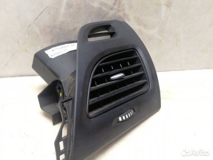 Дефлектор воздушный правый Renault Megane 3 1.6