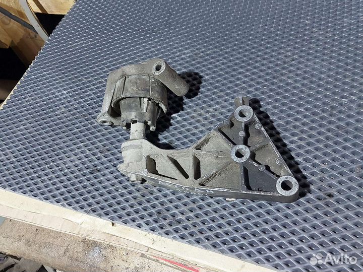 Кронштейн опоры двигателя Опель Астра H МКПП