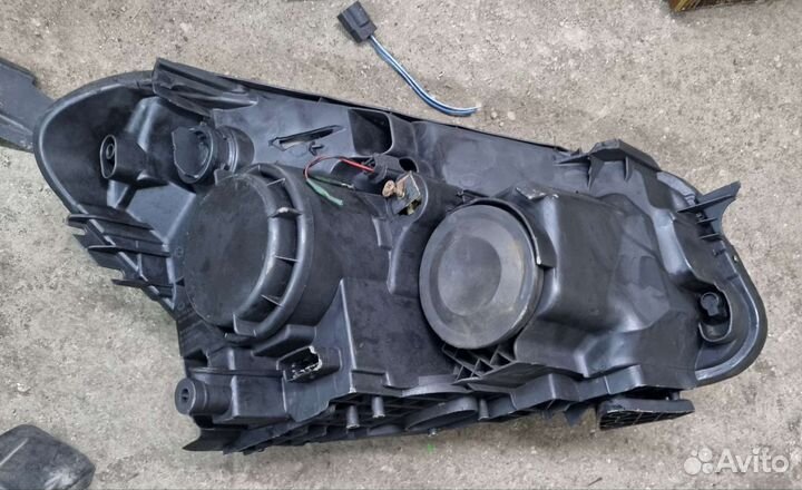 Левая фара под ремонт
