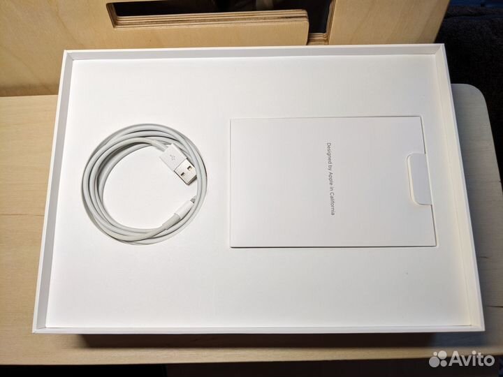 Планшет Apple iPad (2018) 32Gb Wi-Fi золотистый