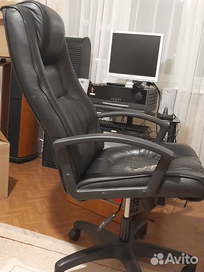 Кресло руководителя натур. кожа бу под реставрацию