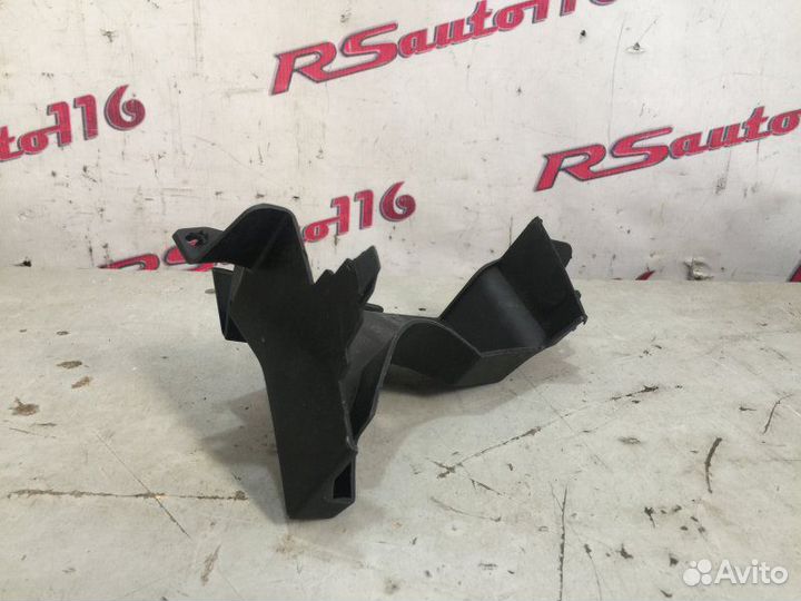 Дефлектор радиатора левый Renault Logan 2