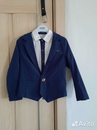 Классический костюм тройка на мальчика р.110-116