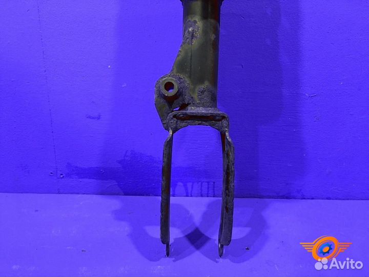 Стойка подвески передняя правая Volkswagen Touareg