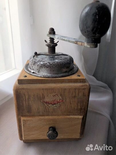 Кофемолка ручная ретро