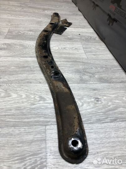 Кронштейн подрамника Ford Focus